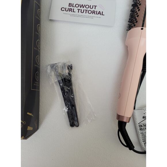 Wavytalk Thermal Brush Blowout Boost 1.5 inch Heated Round Brush Blowout Look - Picture 9 of 12